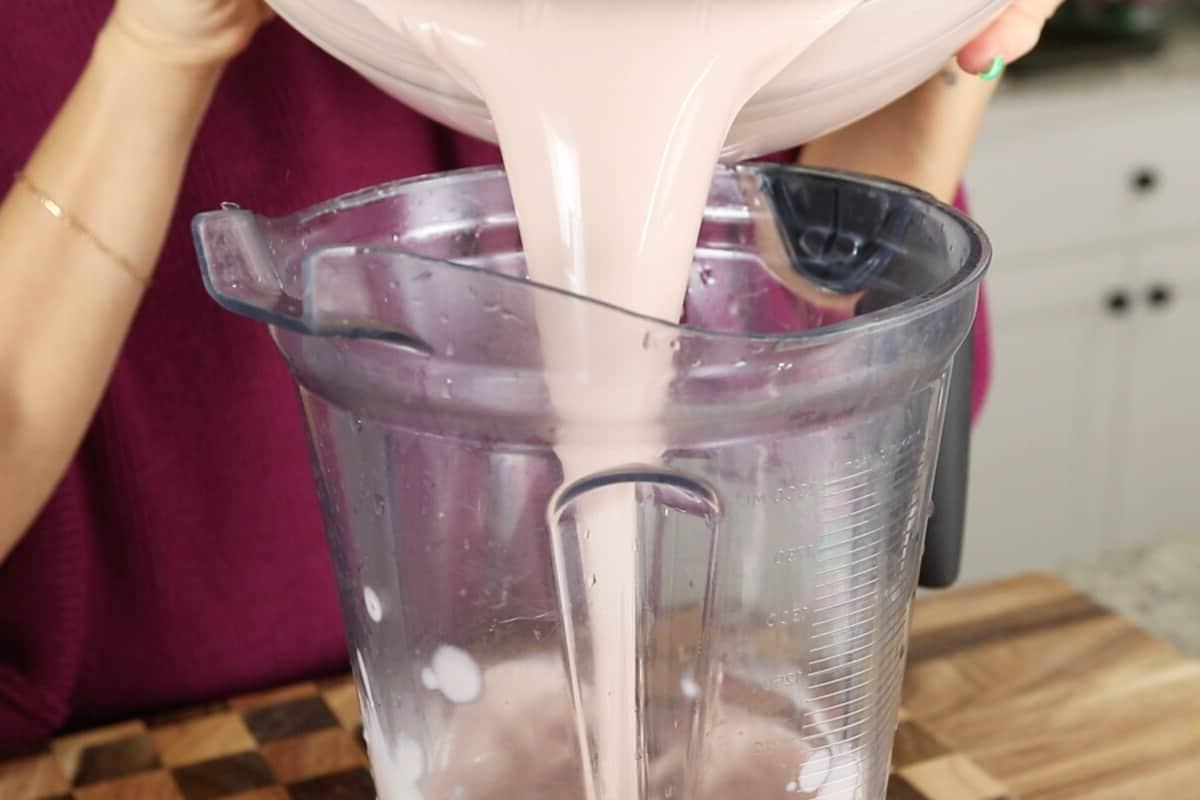 Ούμπε Ορτσάτα (Βίγκαν) 11 making ube horchata in vitamix blender