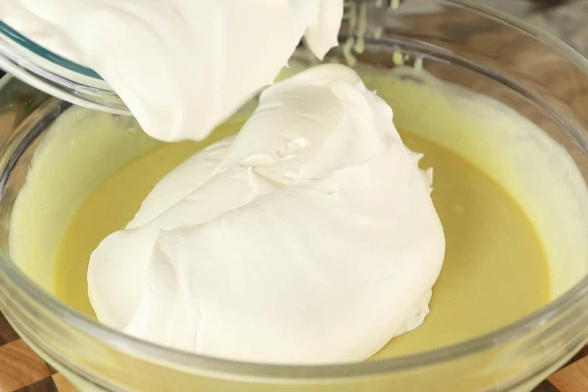 Γυάλινο μπολ με σπιτική vegan κρέμα