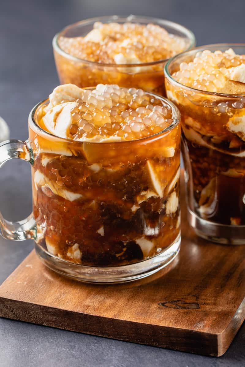 Τρία ποτήρια Taho σε ξύλινη επιφάνεια