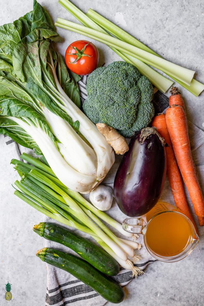 Υγιεινό stir-fry μελιτζάνας και τόφου, ιδανικό για προετοιμασία γευμάτων, χωρίς λάδι και χωρίς γλουτένη. Γρήγορο, εύκολο και vegan.