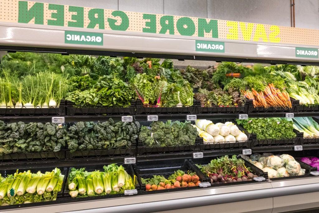 Whole Foods Market 365: Προσφέρει μια απλούστερη εμπειρία αγορών με υψηλής ποιότητας προϊόντα σε πιο προσιτές τιμές.