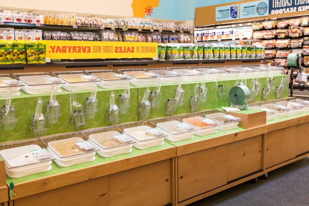 Η ποικιλία των vegan προϊόντων στο Whole Foods Market 365 είναι εκπληκτική, καθιστώντας εύκολη την εύρεση όλων των υλικών.