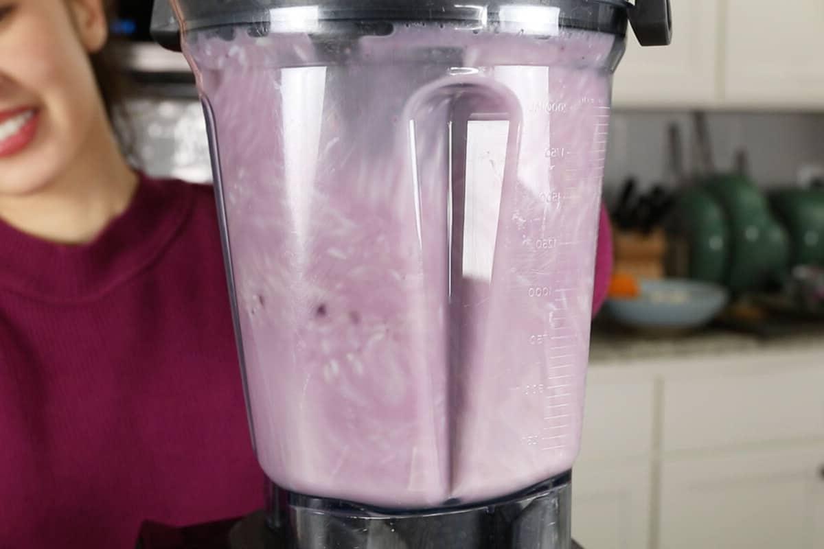 Ούμπε Ορτσάτα (Βίγκαν) 8 making ube horchata in vitamix blender