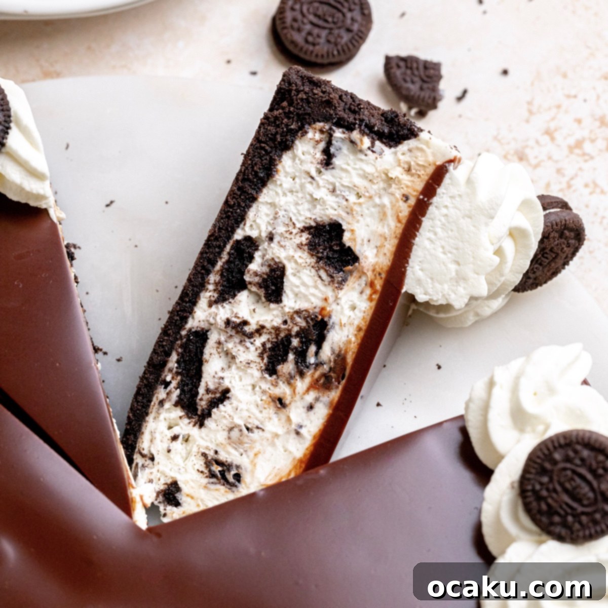 Easy No-Bake Oreo Cheesecake 1 featured 11029