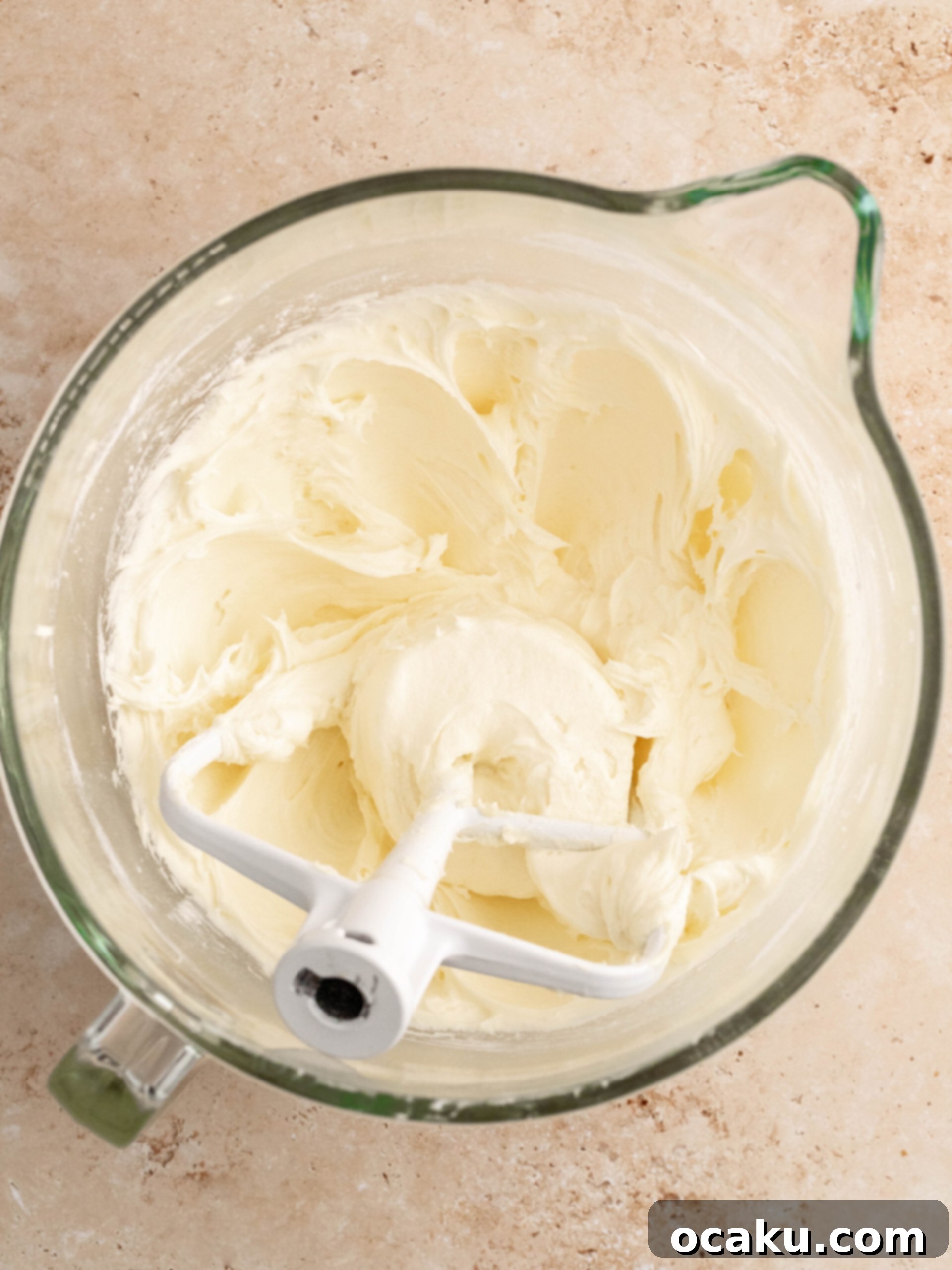 Mix together the buttercream.